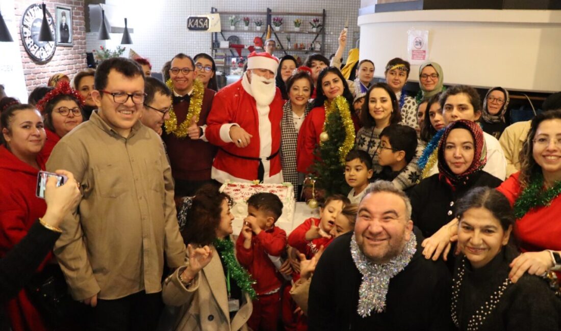 İzmit Belediyesi Down Cafe’de düzenlenen 3. Geleneksel Yılbaşı Programı özel