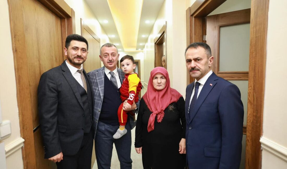 Başkan Büyükakın, bu yıl da geleneği bozmadı, yeni yıl programlarına