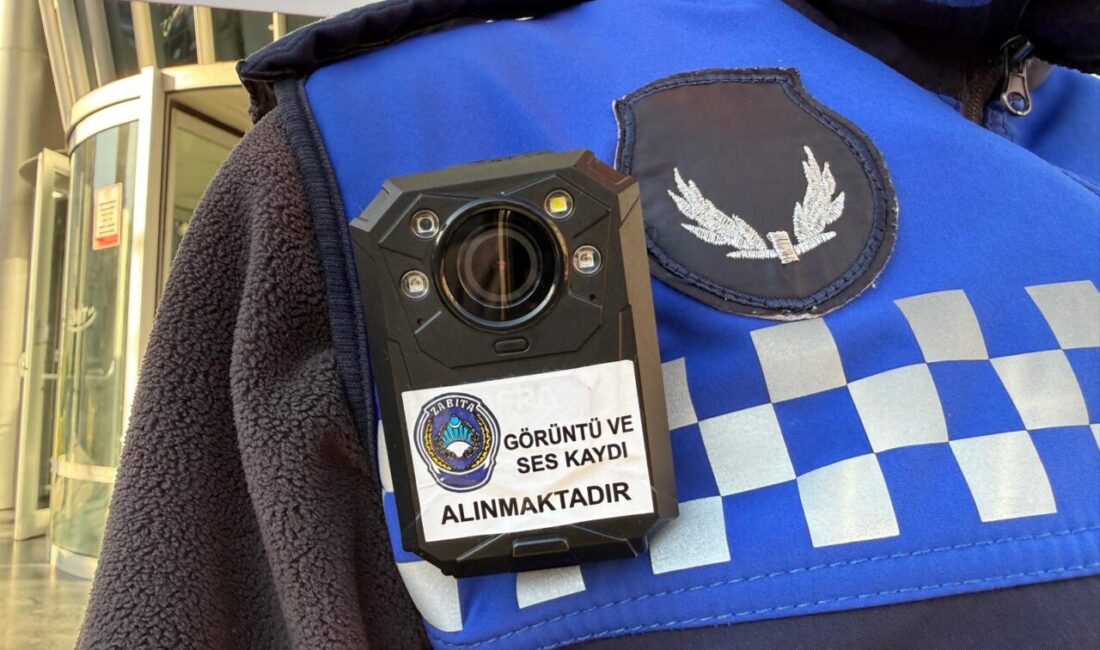 İzmit Belediyesi, zabıta denetimlerinde teknolojik bir adım atarak zabıta personeline