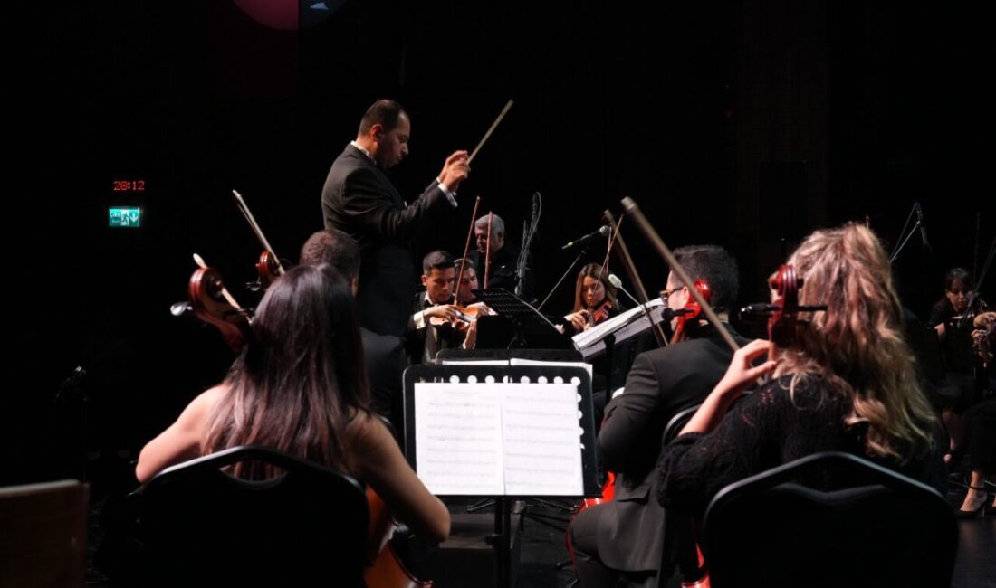 Kocaeli Büyükşehir Oda Orkestrası, dinleyicisini kırmadı. Çok sevilen Toygar Işıklı’nın