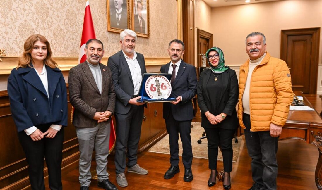Kocaeli Yozgatlılar Federasyonu, Kocaeli Valisi İlhami Aktaş’ı makamında ziyaret etti.
Federasyon