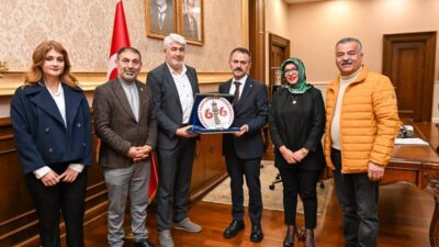 Kocaeli Yozgatlılar Federasyonu, Kocaeli Valisi İlhami Aktaş’ı makamında ziyaret etti.
Federasyon