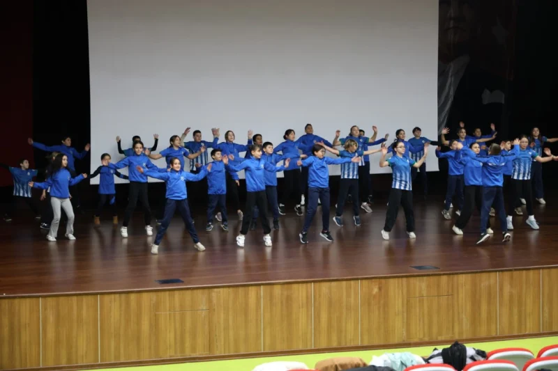 Kartepe Belediyesi'nin ücretsiz Spor Okulları ile çocuklar spora teşvik ediliyor.