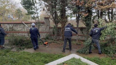 Kocaeli Büyükşehir Belediyesi, Gebze’nin kırsal mahallelerindeki mezarlıkları bakım ve düzenleme