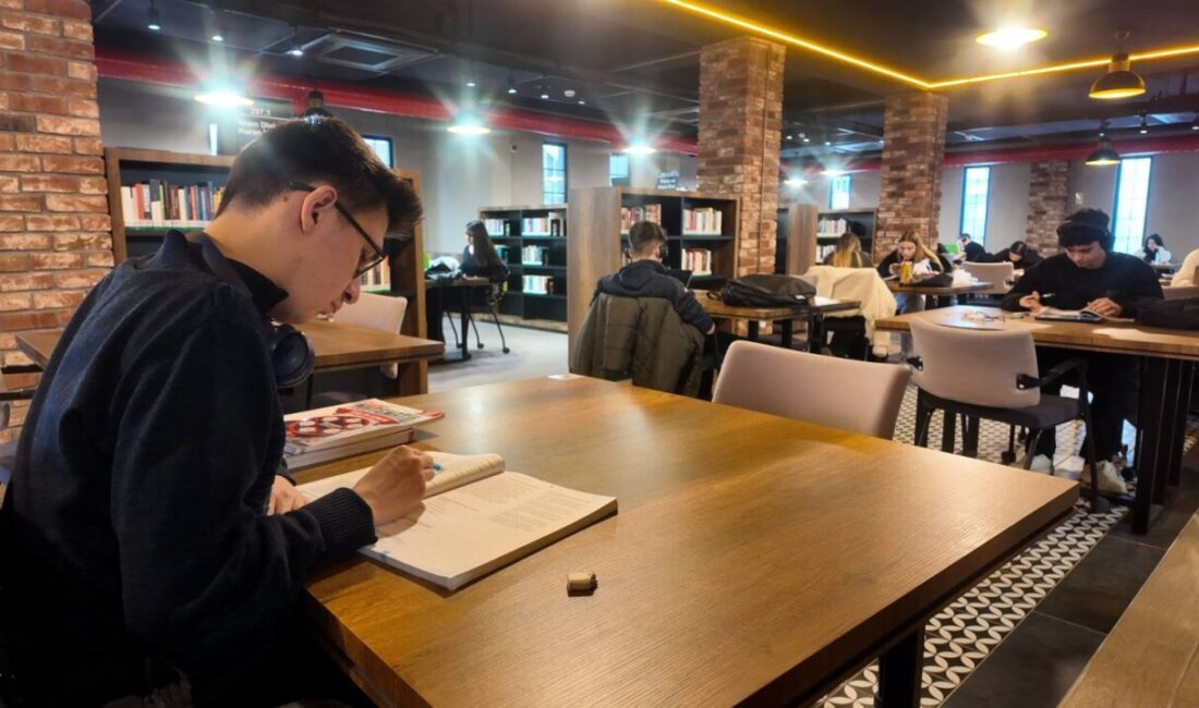 Başiskele Belediyesi tarafından bir kat daha çıkılarak kapasitesi artırılan Kitaphane,