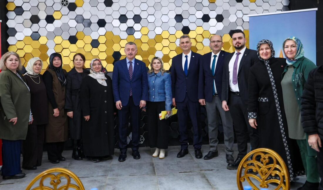 Kocaeli Büyükşehir Belediye Başkanı Tahir Büyükakın, AK Parti Gölcük İlçe
