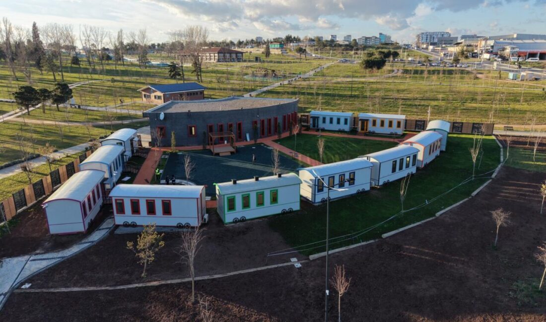 Çocukların güvenli ve eğitici ortamda eğlenerek vakit geçirdiği “Lokomotif Çocuk