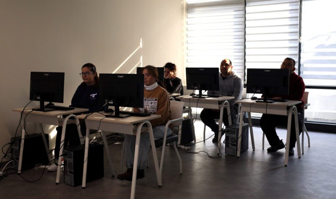 Kocaeli Büyükşehir Belediyesi, engelli bireylerin dijital dünyada daha güçlü ve