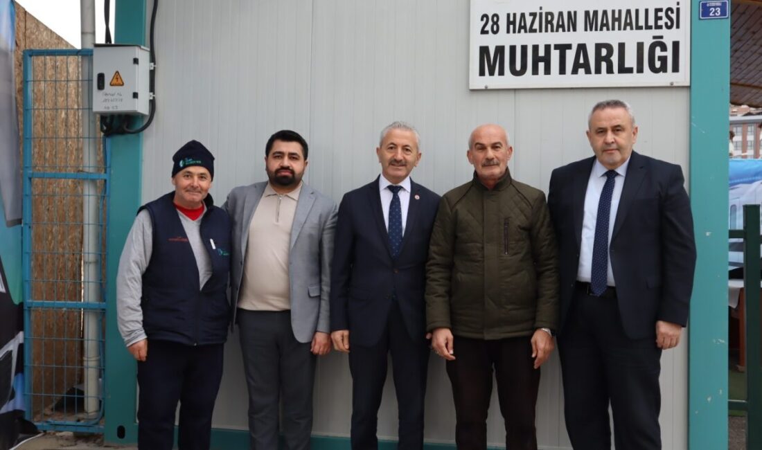 İzmit Belediyesi, mahalle muhtarlarını ziyaret ederek talepleri dinledi, mahallelere yönelik