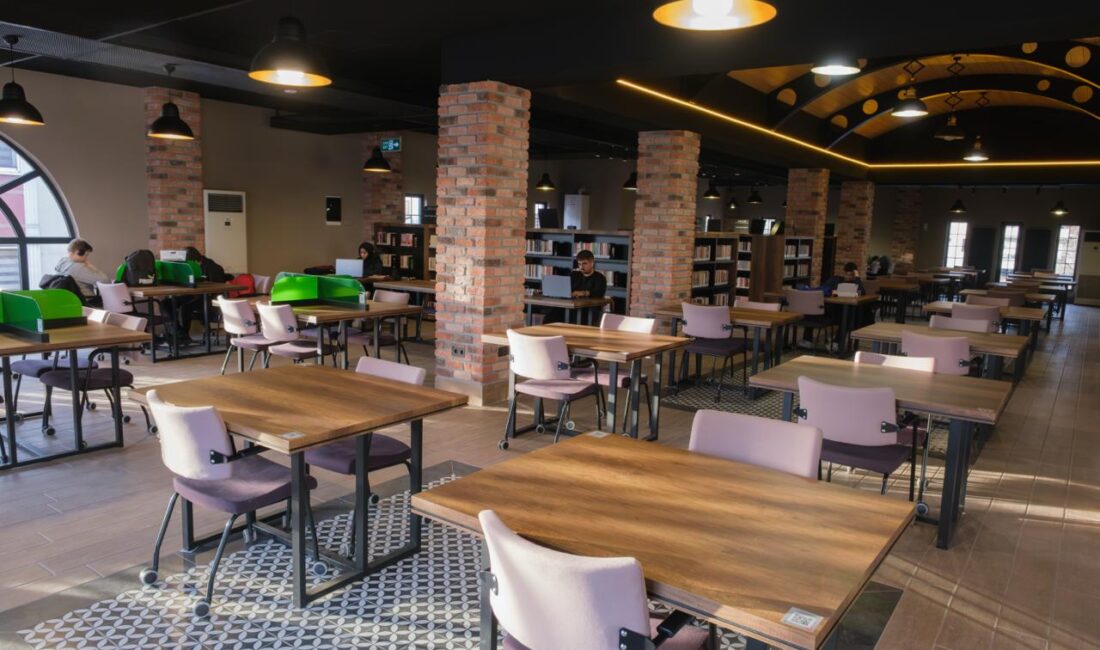 Başiskele Belediyesi tarafından ilçeye kazandırılan kentin ilk halk kütüphanesi Kitaphane’de