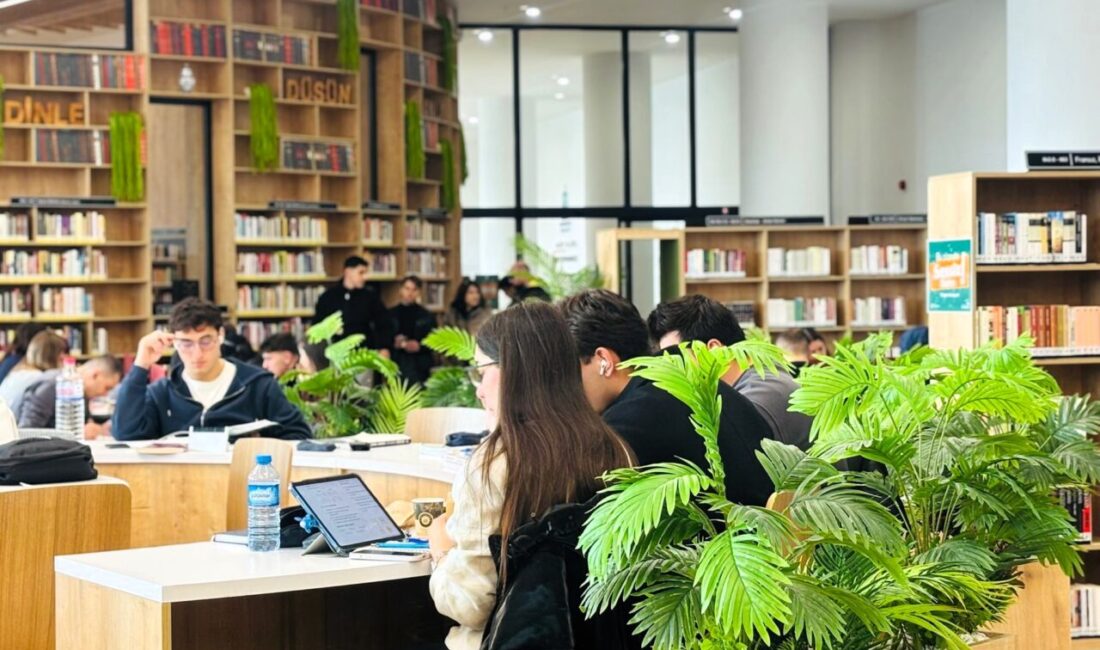 Kocaeli Büyükşehir Belediyesi’ne bağlı kütüphaneler, yarıyıl tatil sürecinde gençlerin uğrak