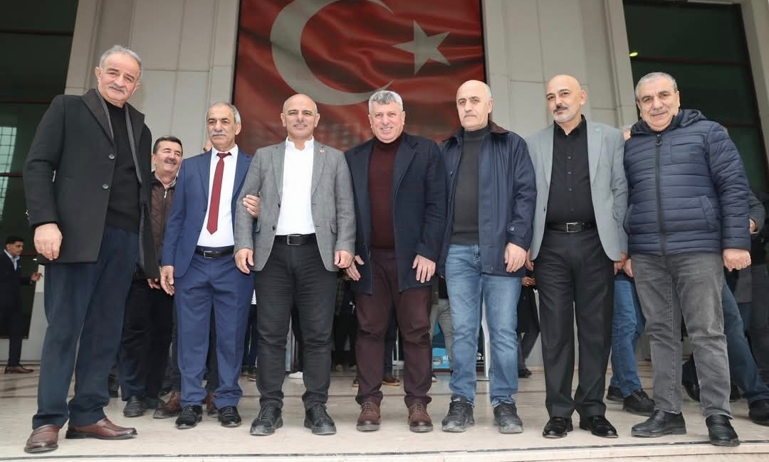 Körfez Şoförler ve Otomobilciler Odası'nda Ali Karadeniz, üyelerin güvenini tazeleyerek