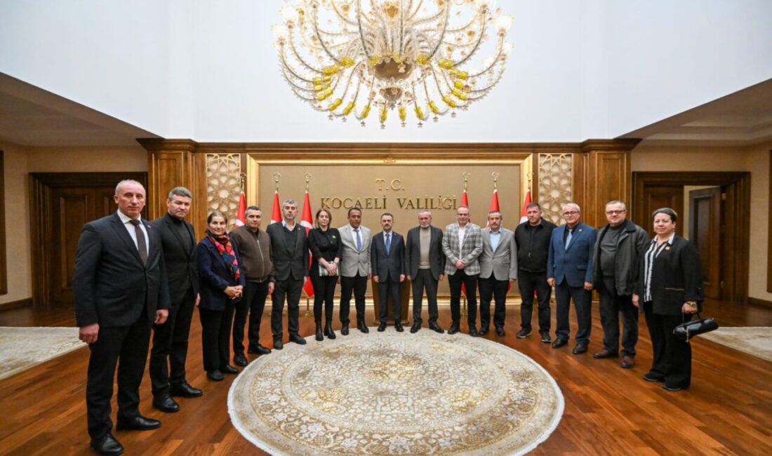 İzmit Muhtarlar Derneği’nin olağan kongresinde başkanlık görevine seçilen Başkan Ruhan
Menteş