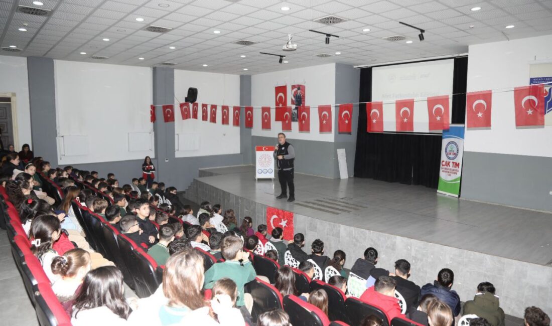 Çayırova Belediyesi Arama Kurtarma Timi (ÇAK-TİM), ilçe genelindeki okullarda afet