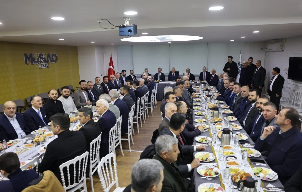 Ticaret Bakanı Ömer Bolat, Gebze'de iş dünyası temsilcileriyle bir araya