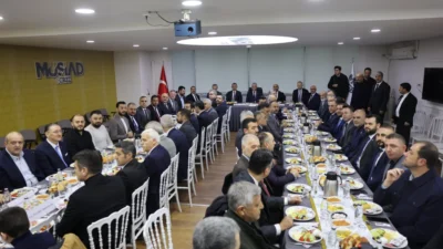 Ticaret Bakanı Ömer Bolat, Gebze'de iş dünyası temsilcileriyle bir araya