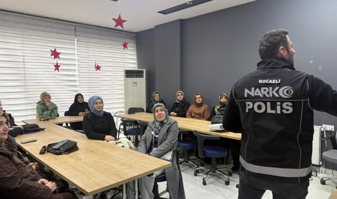 Kocaeli Büyükşehir Belediyesi bünyesinde bulunan Anne Şehir Merkezleri’nde eğitimler hız