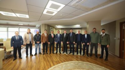 Kocaeli Büyükşehir Belediye Başkanı Tahir Büyükakın, sporculardan öğrencilere, sivil toplum