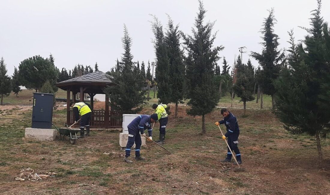Kocaeli Büyükşehir Belediyesi, kent genelinde yürüttüğü çevre temizliği çalışmalarını aralıksız