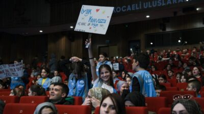 Kocaeli Büyükşehir Belediyesi, “İyilik Kılavuzu Yarışması” adı altında gençleri şehrin