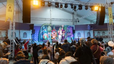 Kocaeli Büyükşehir Belediyesi’nin İzmit Kent Meydanı’nda kurduğu Ramazan Çadırı, 7’den