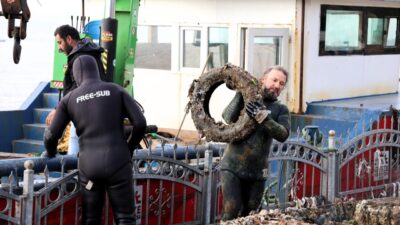 Kocaeli Büyükşehir Belediyesi’nin İzmit Körfezi’nde gerçekleştirdiği çok yönlü temizlik çalışmaları