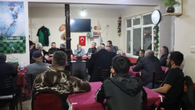 İzmit Belediyesi yetkilileri Şahinler Mahallesi’ni ziyaret ederek üreticilerle bir araya