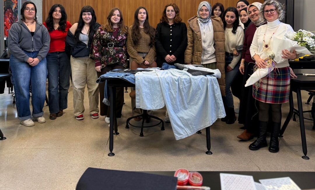 Kocaeli Üniversitesi Hereke Asım Kocabıyık MYO Tekstil Teknolojisi Programı öğrencileri,