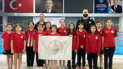 Körfez Gençlerbirliği’nin genç yüzücüleri başarıya kulaç atıyorlar. Sezonun ilk müsabakalarından