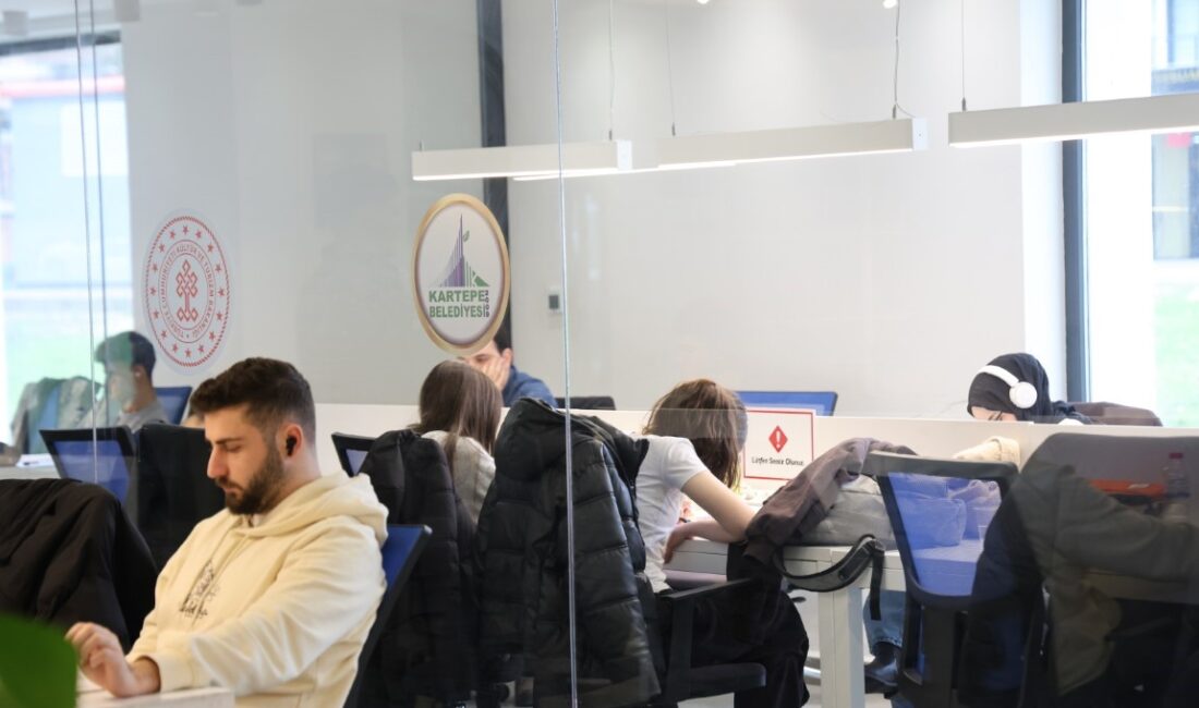 Kartepe Kent Kütüphanesi, yarıyıl tatilinde de kapılarını sonuna kadar açarak