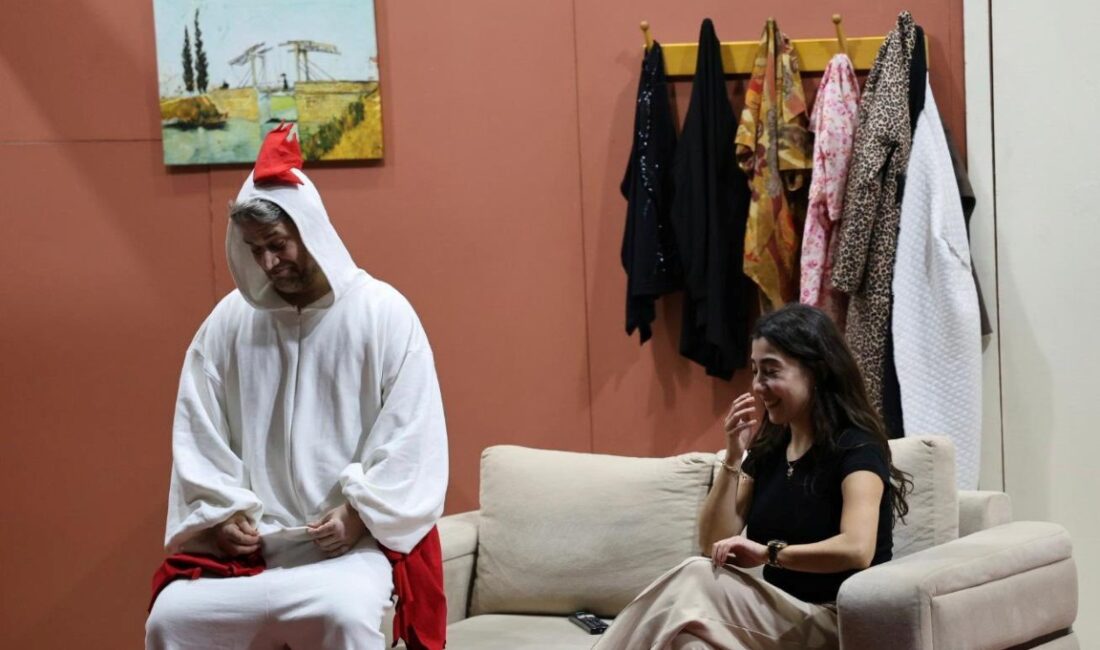 Kartepe Belediyesi’nin kültür sanat takvimi kapsamında düzenlenen yetişkin tiyatrosu gösterimleri