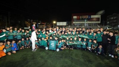 Kocaeli gençliği için çalışmalarına hız veren Büyükşehir Belediyesi, genç sporcuların