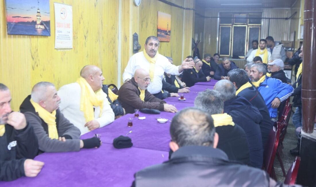 Pazarcılar Odası Başkanı Ramazan Kumsar, Serdar Mahallesi’nde pazarcı esnafı ve