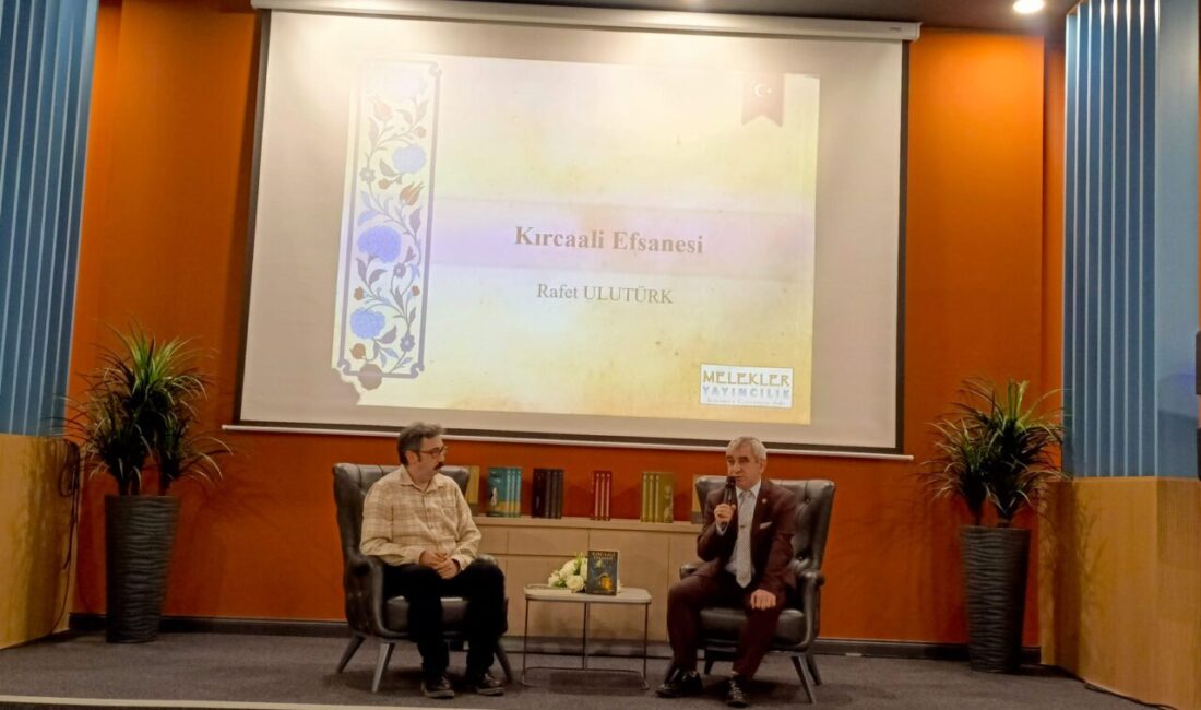 Sanat Kafe’de düzenlenen imza günü ve söyleşi programında Rafet Ulutürk’ün