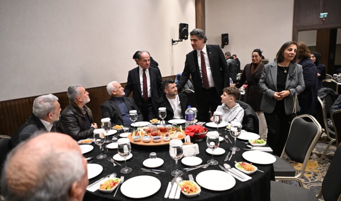 Ramazan ayının ilk iftarında, Kartepe Kaymakamı Hasan Öztürk ve Kartepe