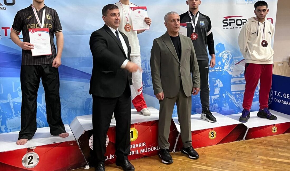 Çayırova Belediyesi Eğitim Spor Kulübü Kick Boks branşı sporcuları, 26-29