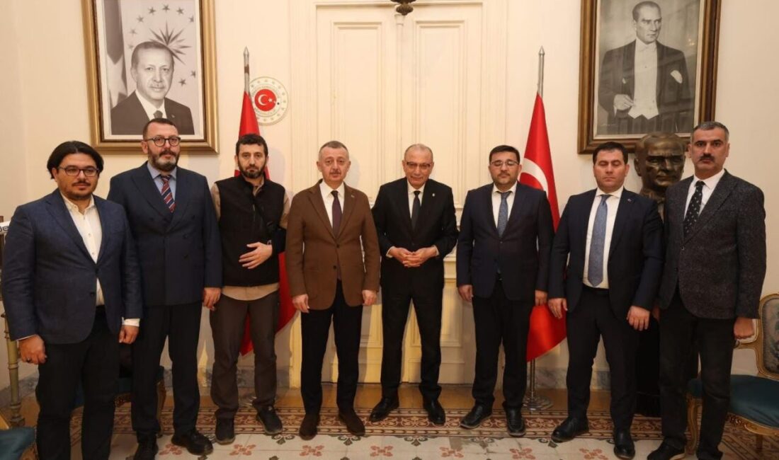 Kocaeli Büyükşehir Belediye Başkanı Tahir Büyükakın, Gazzelilerle iftarda bir araya