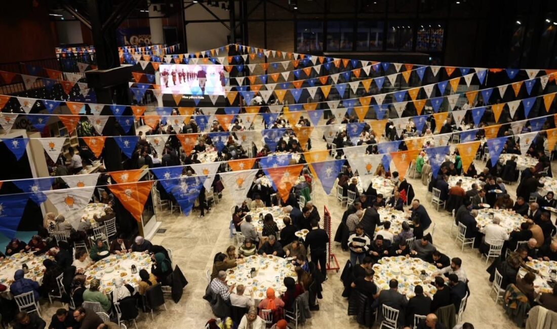 Kocaeli Büyükşehir Belediye Başkanı Tahir Büyükakın, binlerce kişinin katıldığı Kocaeli