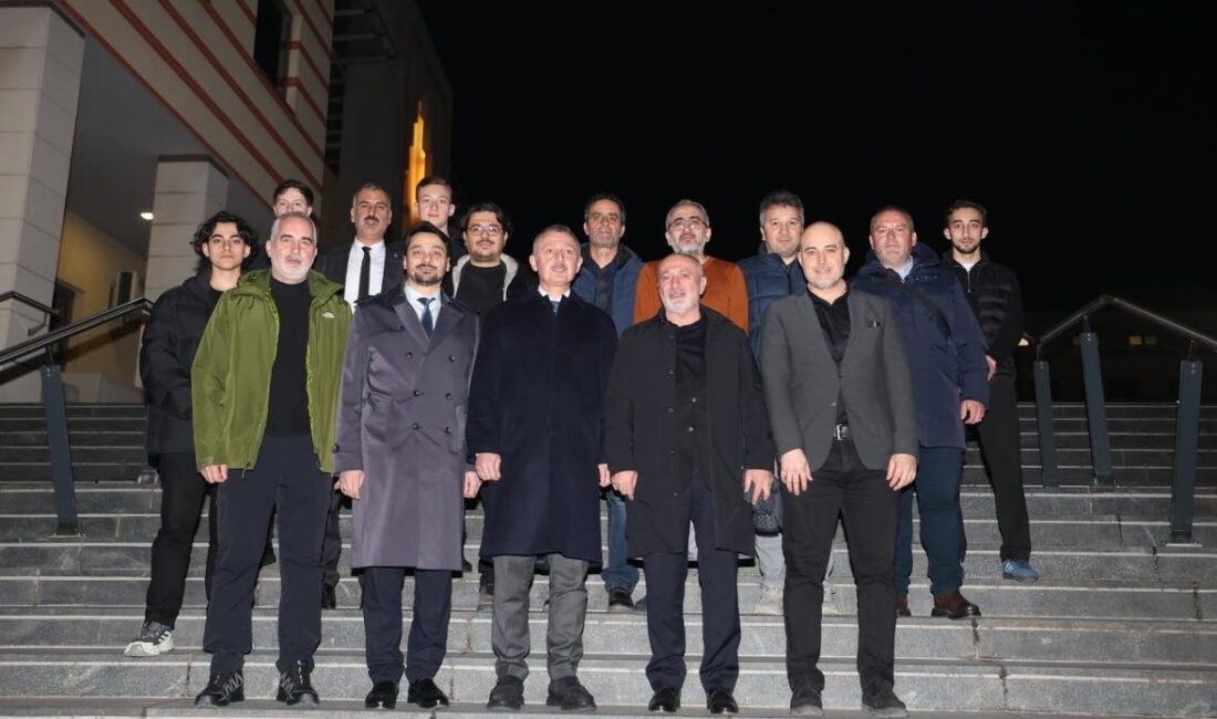 Kocaeli Büyükşehir Belediye Başkanı Tahir Büyükakın, Kardeşlik Sofrası için gittiği