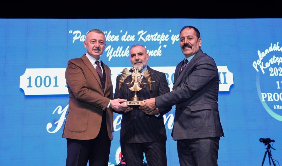 Kocaeli Büyükşehir Belediye Başkanı Tahir Büyükakın, Kocaeli Kongre Merkezi’nde düzenlenen