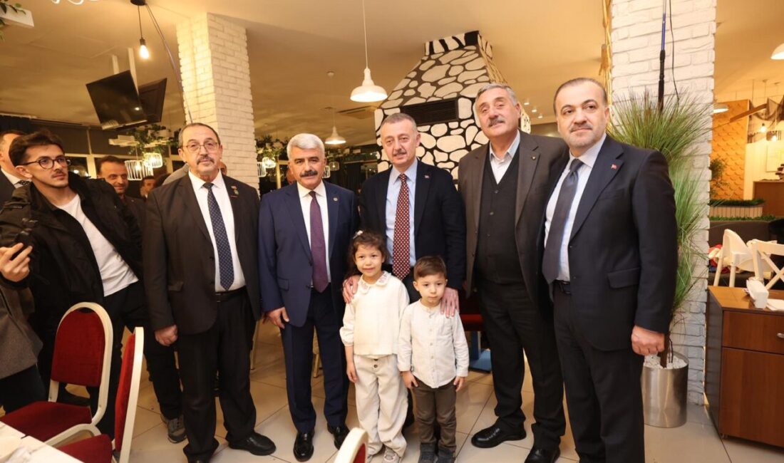 Kocaeli Büyükşehir Belediye Başkanı Tahir Büyükakın, Erzurumlular Vakfı Başkanı Ahmet