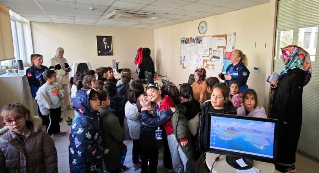 Türkan Dereli İlkokulu öğrencileri, “Meslek Tanıtım Programı” kapsamında Kocaeli Büyükşehir