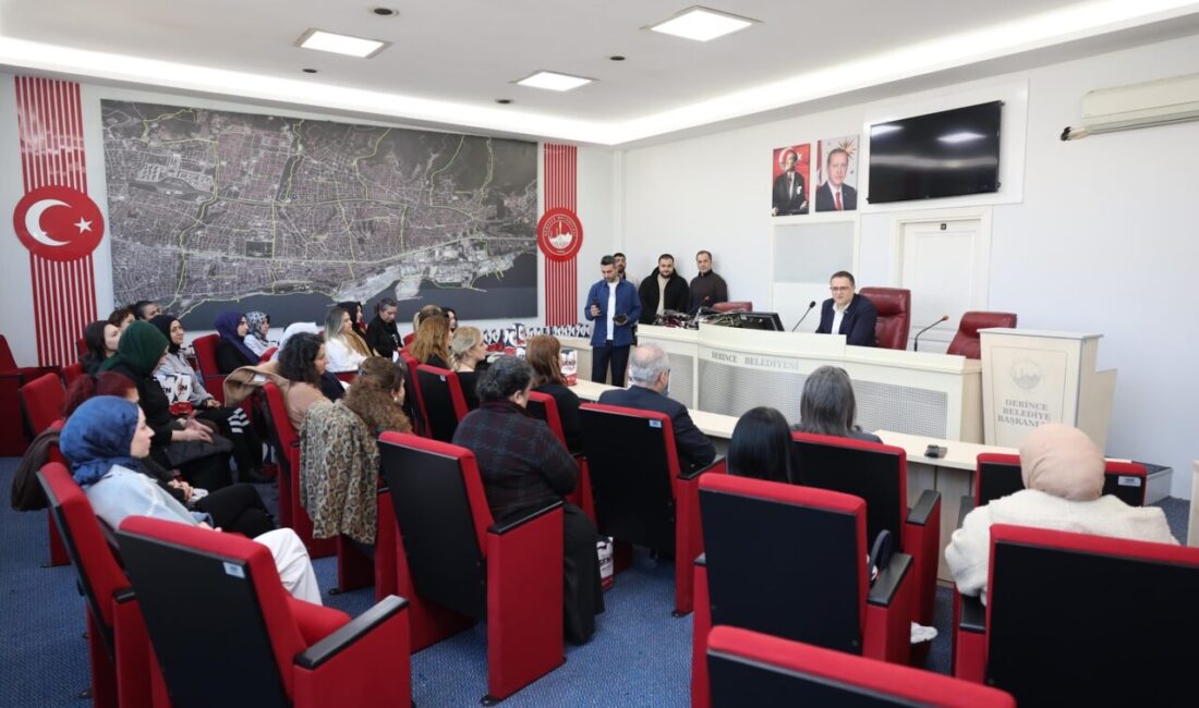 Derince Belediyesi bünyesinde görev yapan kadın çalışanlara emeklerinden dolayı teşekkür