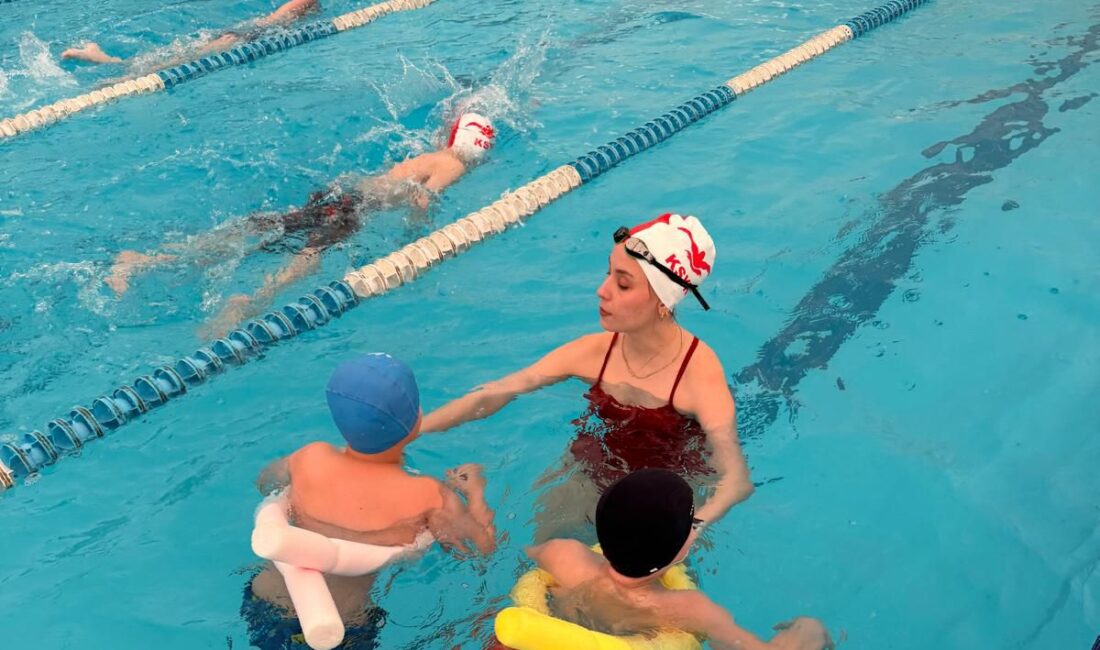 İzmit Belediyesinin dezavantajlı bireyleri sporla buluşturduğu Engelsiz Kulaçlar Projesi hız