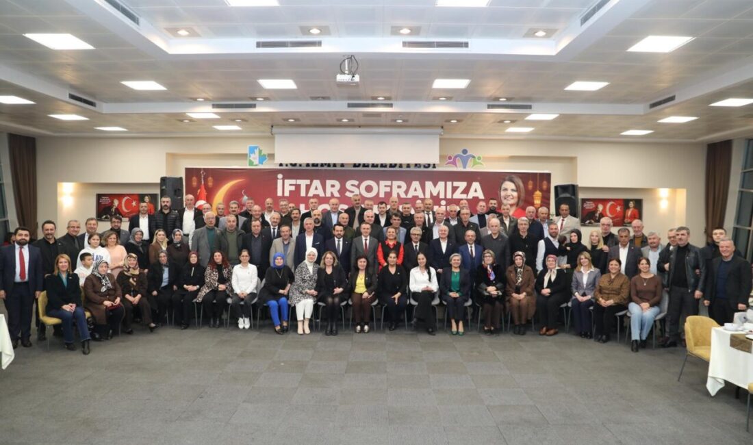 Başkan Hürriyet, Dernekler Yerleşkesi’nde düzenlenen iftar programında muhtarlarla bir araya