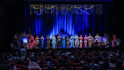 Kocaeli Büyükşehir Belediyesi bünyesindeki Halkevi Gençlik Merkezi Tiyatro Kulübü öğrencileri