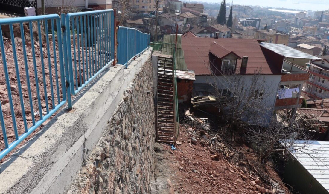 İzmit Belediyesi, kent genelinde sürdürdüğü üstyapı çalışmalarına aralıksız devam ediyor.