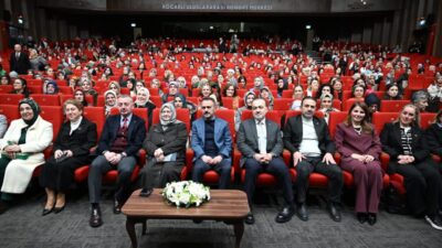 Kocaeli Büyükşehir Belediye Başkanı Tahir Büyükakın, 8 Mart Dünya Kadınlar