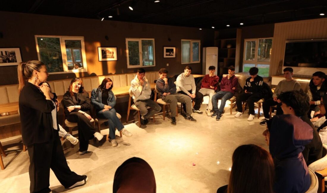 Kartepe Belediyesi bünyesinde faaliyet gösteren Genç Akademi öğrencileri, Derbent Gençlik