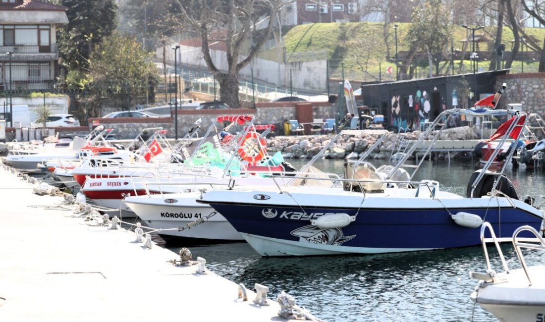Kocaeli Büyükşehir Belediyesi, Gölcük Değirmendere’de balıkçı ve tekne sahiplerinin teknelerini